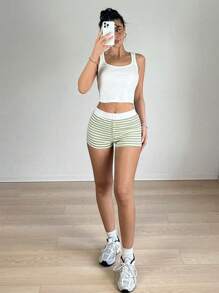 SHEIN EZwear Shorts casuales de verano para mujer con botones y estampado floral de margaritas