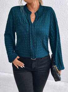 Blusa con cuello en pico y mangas de farol de tallas grandes