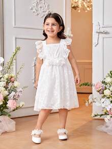 SHEIN Vestido blanco de encaje para niñas pequeñas, hecho principalmente de encaje blanco y combinado con delicado bordado de encaje y diseño floral exquisito, proporcionando un estilo elegante y delicado y sumando una atmósfera suave con puños diseñados con encaje, mostrando la elegancia de una niña pequeña. La cintura está decorada con pétalos de flores, mejorando aún talla grande la delicadeza y efecto visual del vestido. Adecuado para uso diario informal, viajes al aire libre, actividades al aire libre, adecuado para las temporadas de primavera y verano. - Multicolor - Ver 6
