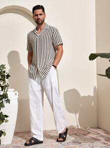 Manfinity RSRT Men's Striped Printed Button Front Short Sleeve Shirt
