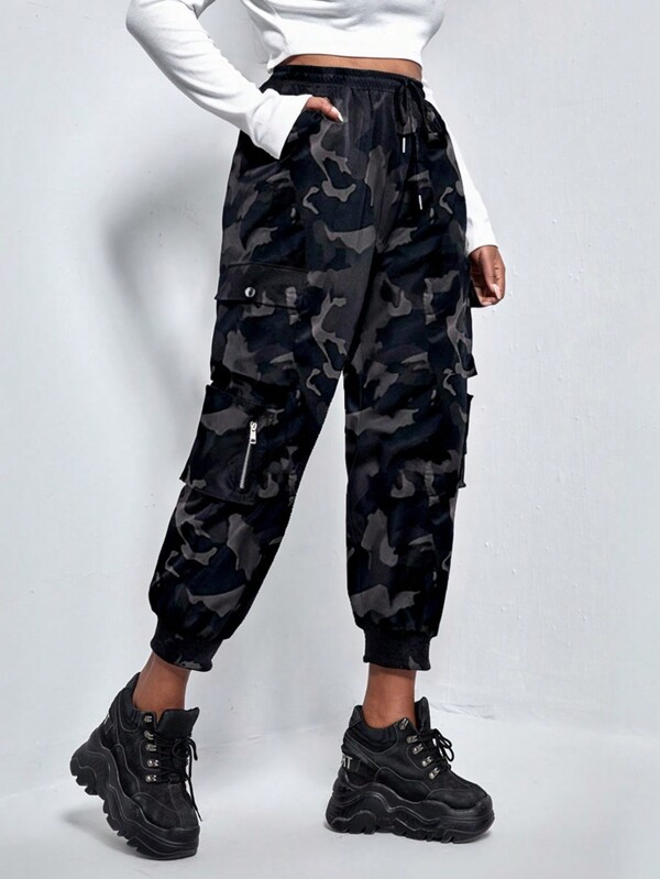 SHEIN EZwear Men's Plus Size Camouflage Cargo Pants With Multiple Pockets And Elastic Cuffs