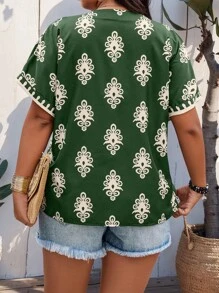 SHEIN Clasi Regular Plus Floral Print Notched Neckline Batwing Sleeve Blouse - Army Green - View 2