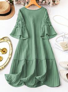 SHEIN LUNE Váy tay chuông xếp nếp viền ren màu trơn cỡ lớn - màu xanh lá - Xem 2
