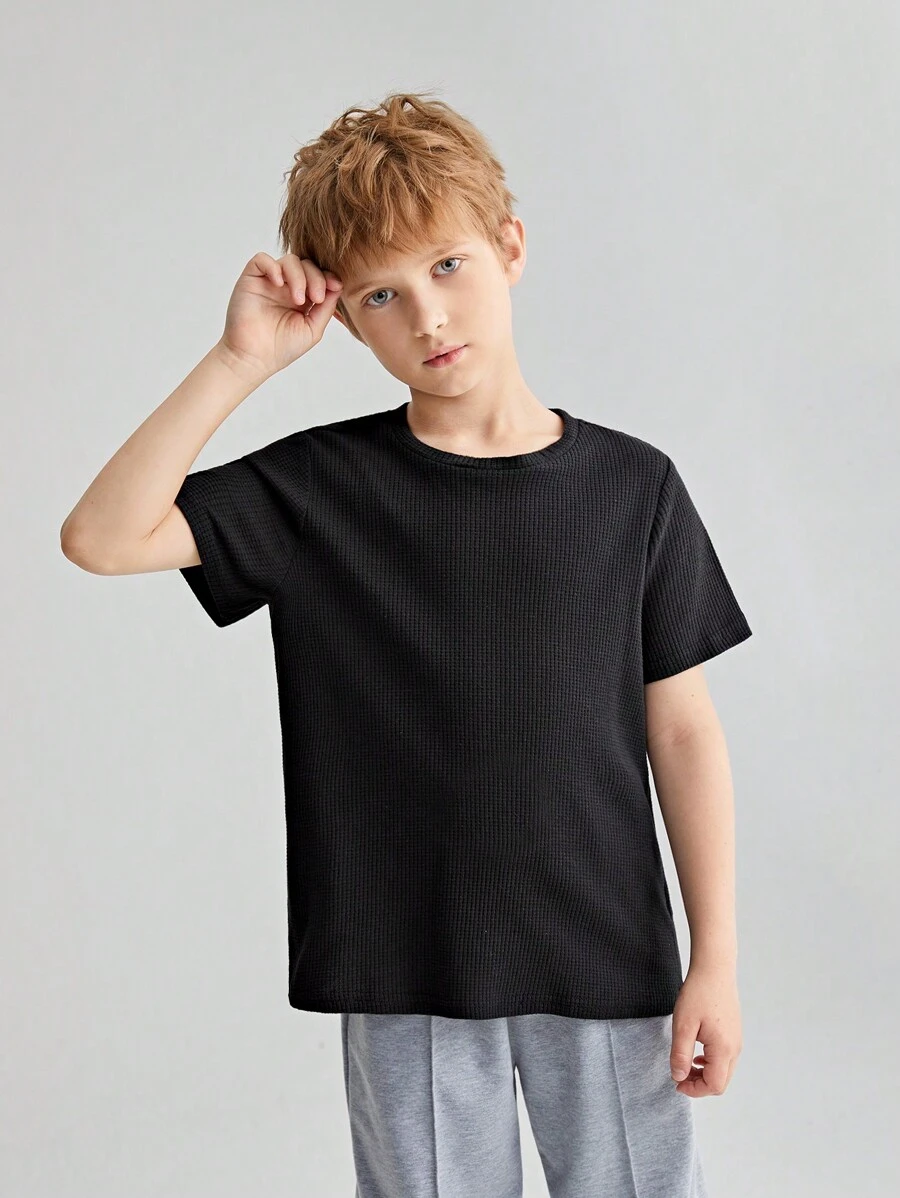 SHEIN 適合青少年男孩的純色圓領短袖T卹，采用窩紋編織面料 - 黑色 - 查看 1
