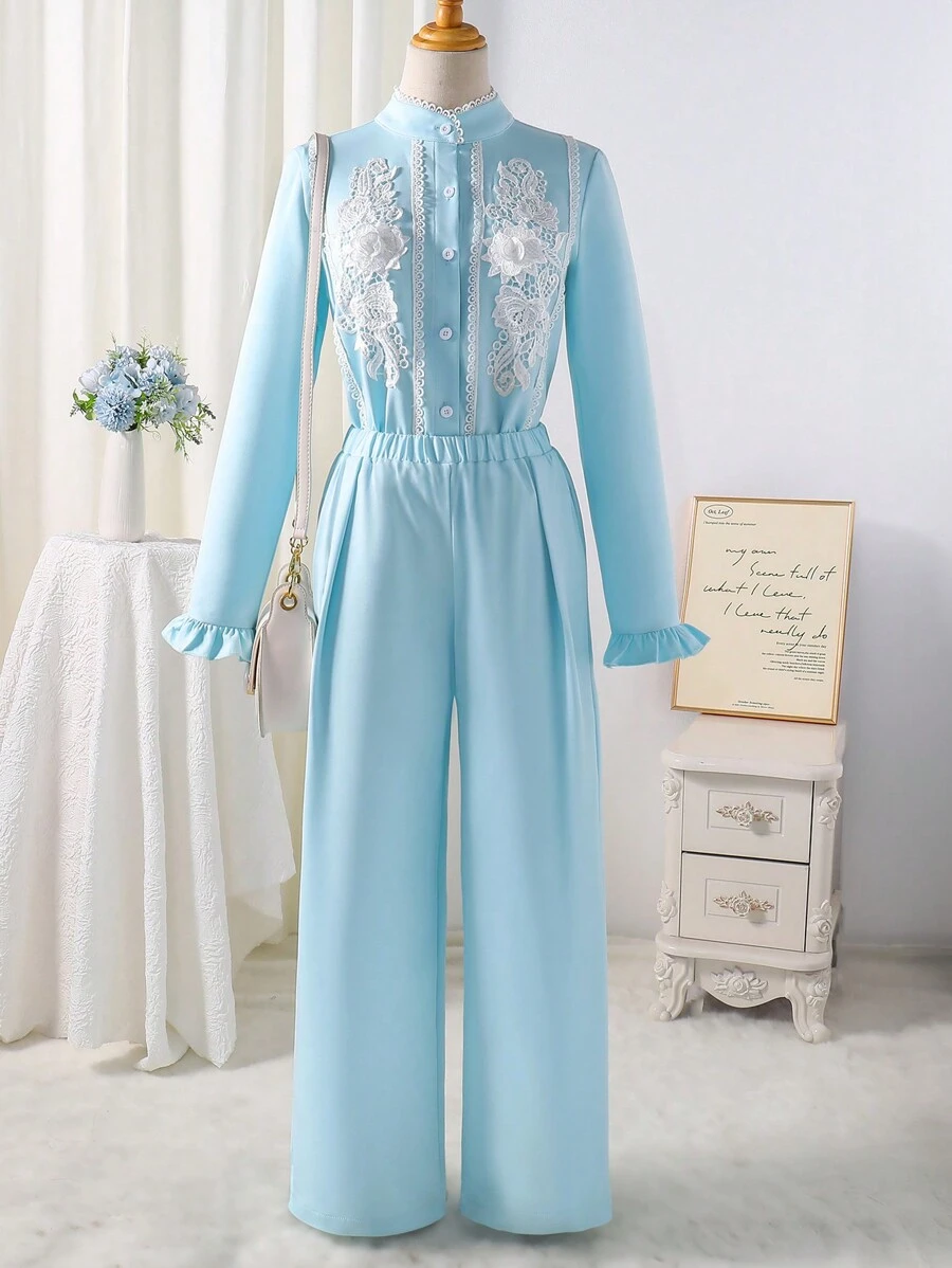 SHEIN Conjunto de dos piezas elegante y gracioso para adolescentes, que incluye una camisa detallada con encaje 3D y ribete de volantes delicado, combinado con pantalones casuales plisados. Apto para vacaciones, fiestas y el uso diario.