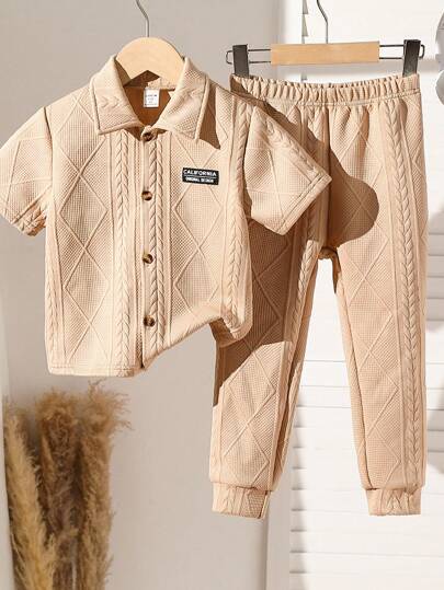 SHEIN Genkimix Kids This 2-Piece Set For Young Boy Includes A Comfortable Shirt And Pants, Suitable For Outdoor Activities, School, And Home Wear For Boys Aged 4-7 In Winter, Autumn, And Spring. The Shirt Is Made With Soft And Comfortable Fabric, Is Lightweight, And Suitable For Various Occasions. The Pants Are Designed To Be Comfortable And Warm, Meeting The Needs Of Different Seasons. The Simple And Stylish Design Is Easy To Match And Suitable For Everyday Wear, Making It Easy For Boys To Move Around. Whether It's For Outdoor Play, School, Or Leisure At Home, This 2-Piece Set Provides A Comfortable Wearing Experience. The Simple And Practical Design Style Makes It Easier To Match, Satisfying The Diverse Needs Of Boys. Let Your Little Young Boy Wear This Comfortable 2-Piece Set For , School, Or Activities At Home, Enjoying A Relaxed And Comfortable Wearing Experience, Demonstrating A Fashion And Comfortable State.