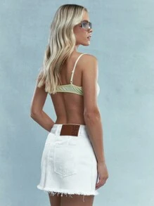 MISSGUIDED Minifalda vaquera con bajo deshilachado y parche con logotipo de marca Rave