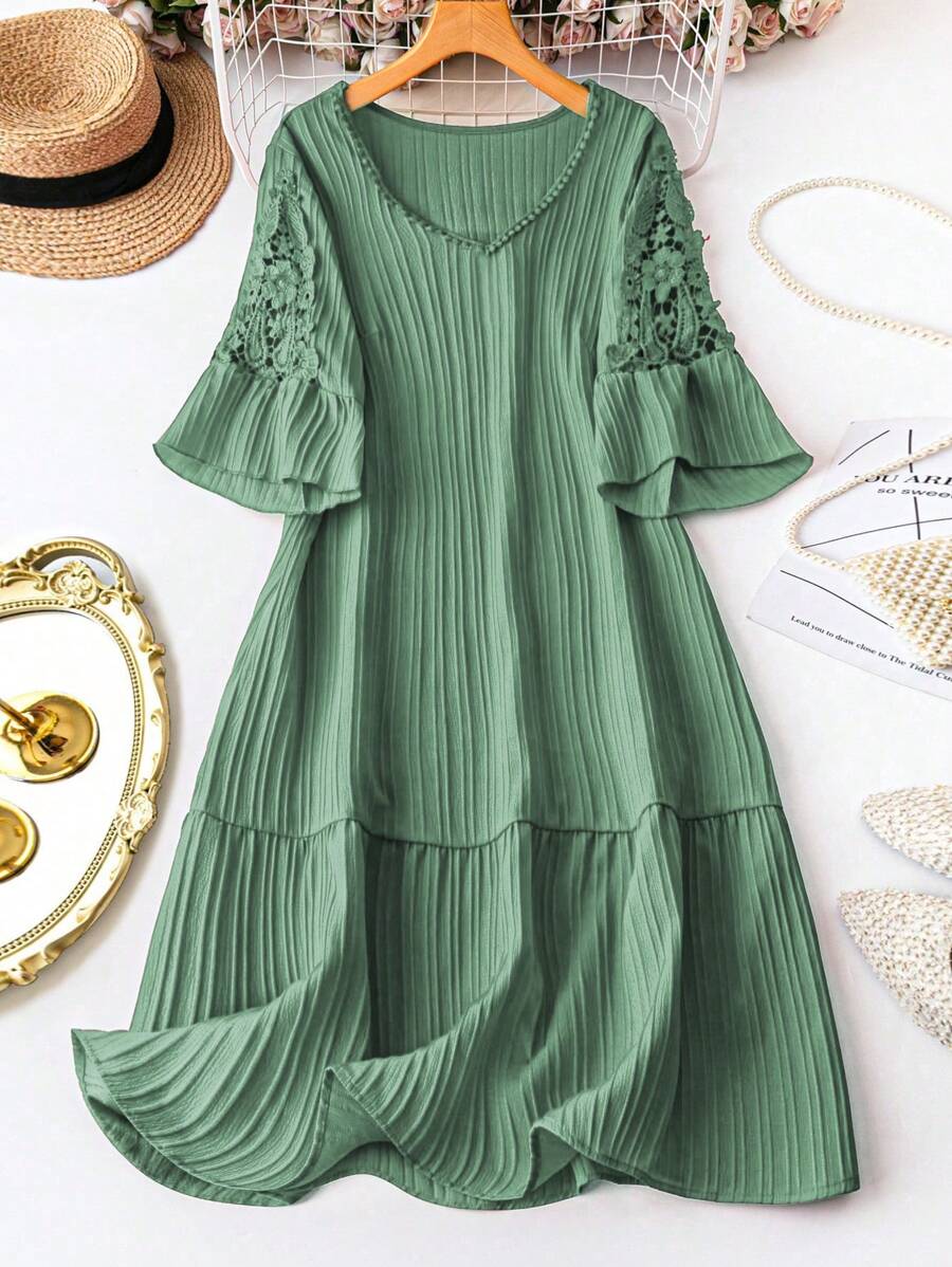 SHEIN LUNE Váy tay chuông xếp nếp viền ren màu trơn cỡ lớn - màu xanh lá - Xem 1