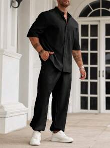 Manfinity Homme 男士加大碼純色短袖釦扣襯衫和口袋休閒褲套裝 - 黑色 - 查看 1
