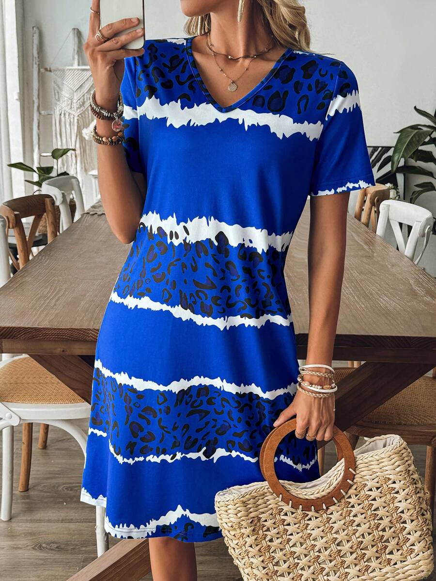 SHEIN LUNE 女士夏季豹紋印花V領短袖休閒T恤裙 - 藍色 - 查看 1