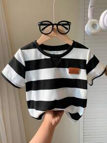 SHEIN Essnce Plus Size Women's Summer Casual Sports Striped Loose T-Shirt, Summer Women's Clothes, Women's Tops, Cute Summer Tops,Back To School Outfits,Black And White Shirt - Black and White - View 5