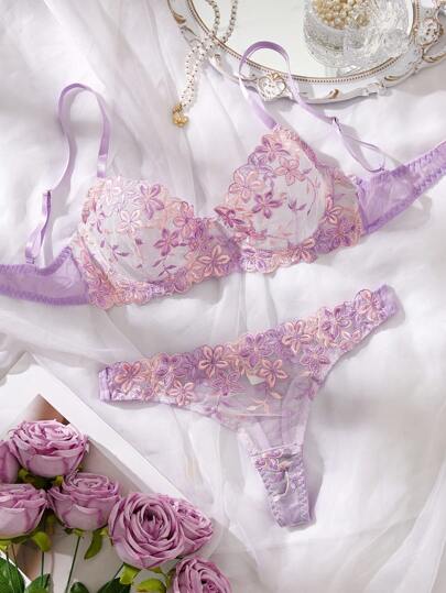 Esselle Romantic Paars Underwire BH Slipje Set, Verleidelijke Lingerie view 3