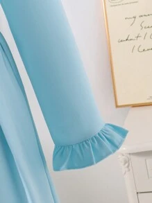SHEIN Conjunto de dos piezas elegante y gracioso para adolescentes, que incluye una camisa detallada con encaje 3D y ribete de volantes delicado, combinado con pantalones casuales plisados. Apto para vacaciones, fiestas y el uso diario.