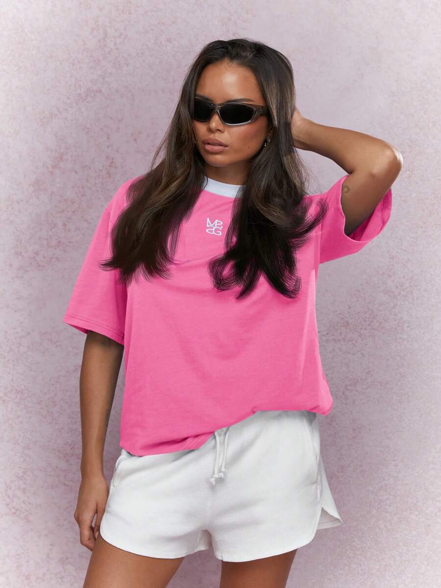 MISSGUIDED 刺绣对比徽标和领口 T 恤