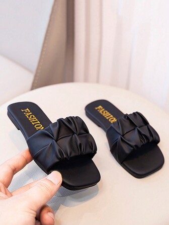 兒童時尚、舒適、易搭配和簡單休閒拖鞋