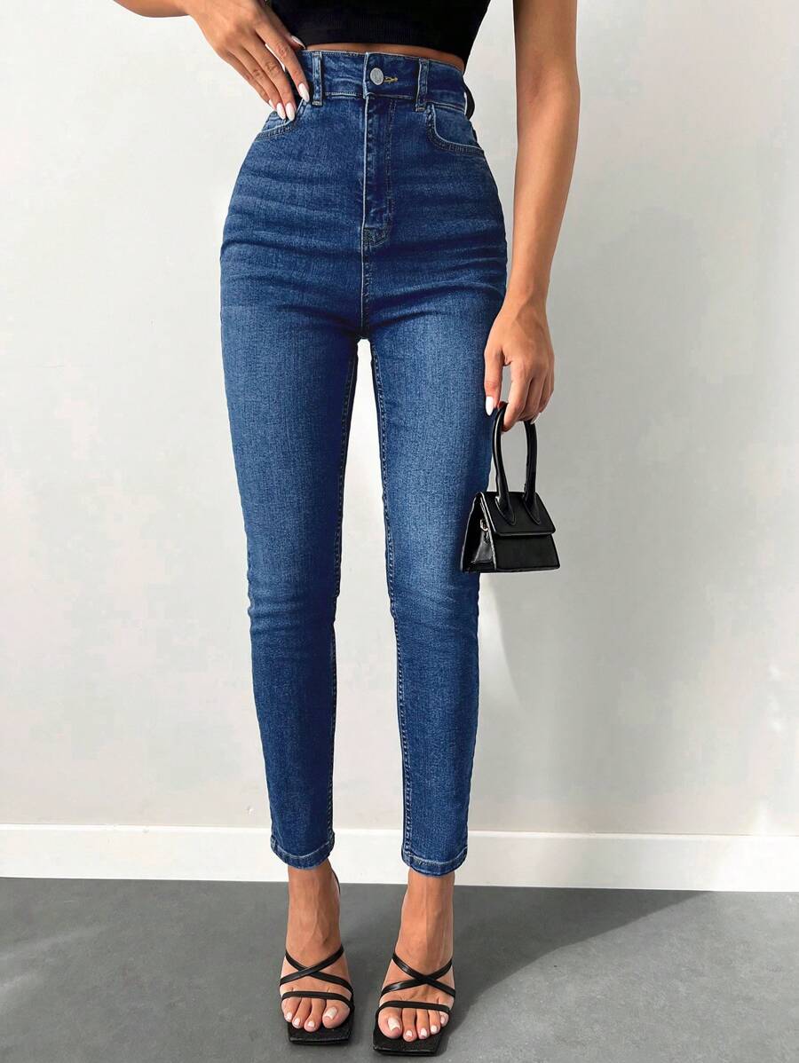 SHEIN Cottnline سروال جينز قصير ذو خصر عالي من قطن بنسبة 98% مغسول بالماء - الأزرق - مشاهدة 1