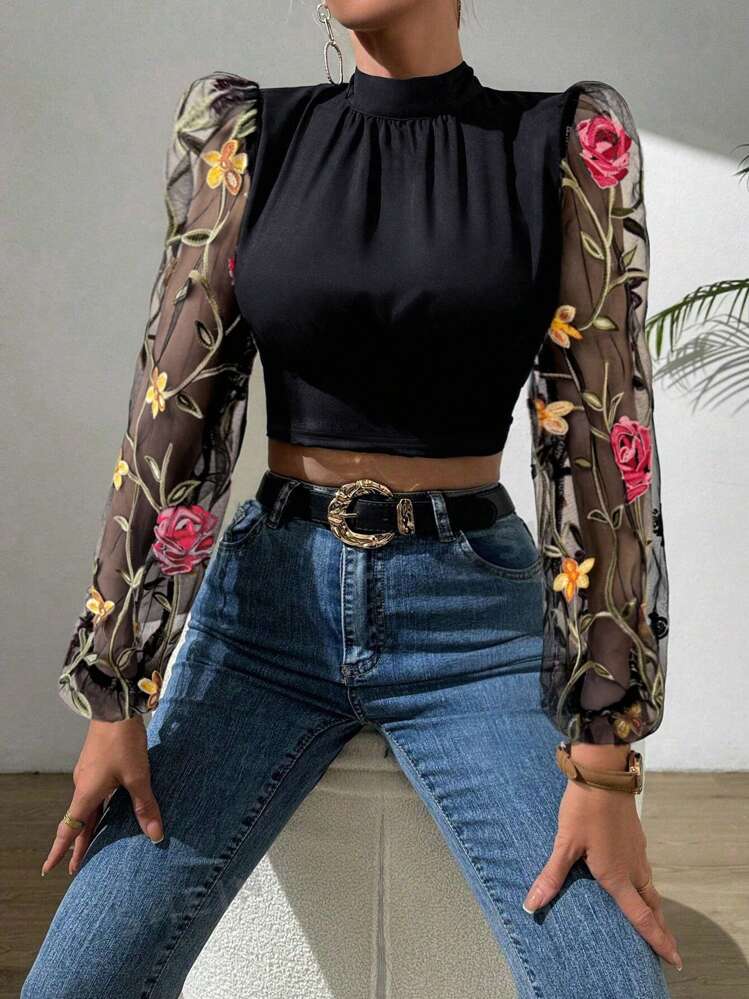 Chiquease Top curto bordado com Mesh Patchwork nas costas com botões, laço de amarração nas costas e gola curta - Preto - Visão 6