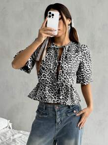 SHEIN EZwear Camisa con estampado de leopardo y lazo en la parte frontal para mujer, para uso casual - Gris - Ver 3