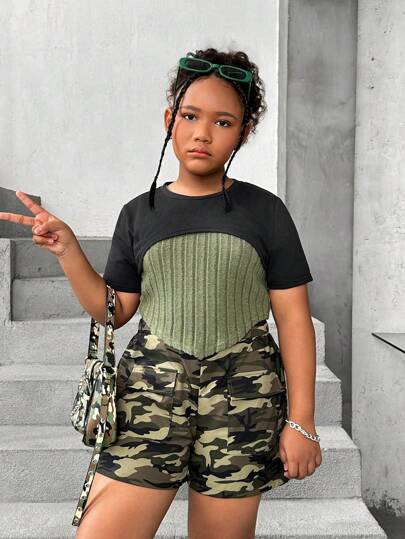 SHEIN Tween女孩加大尺碼純色針織圓領短袖T恤和短褲套裝，包括迷彩圖案的短褲，3件套裝，休閒穿搭