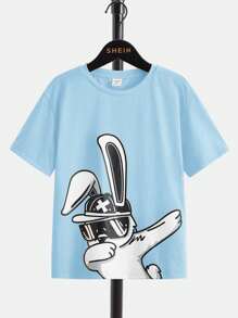 SHEIN Camiseta personalizada para niño preadolescente con patrón de dibujos animados tejida y cómoda con manga corta y cuello redondo - Celeste - Ver 1