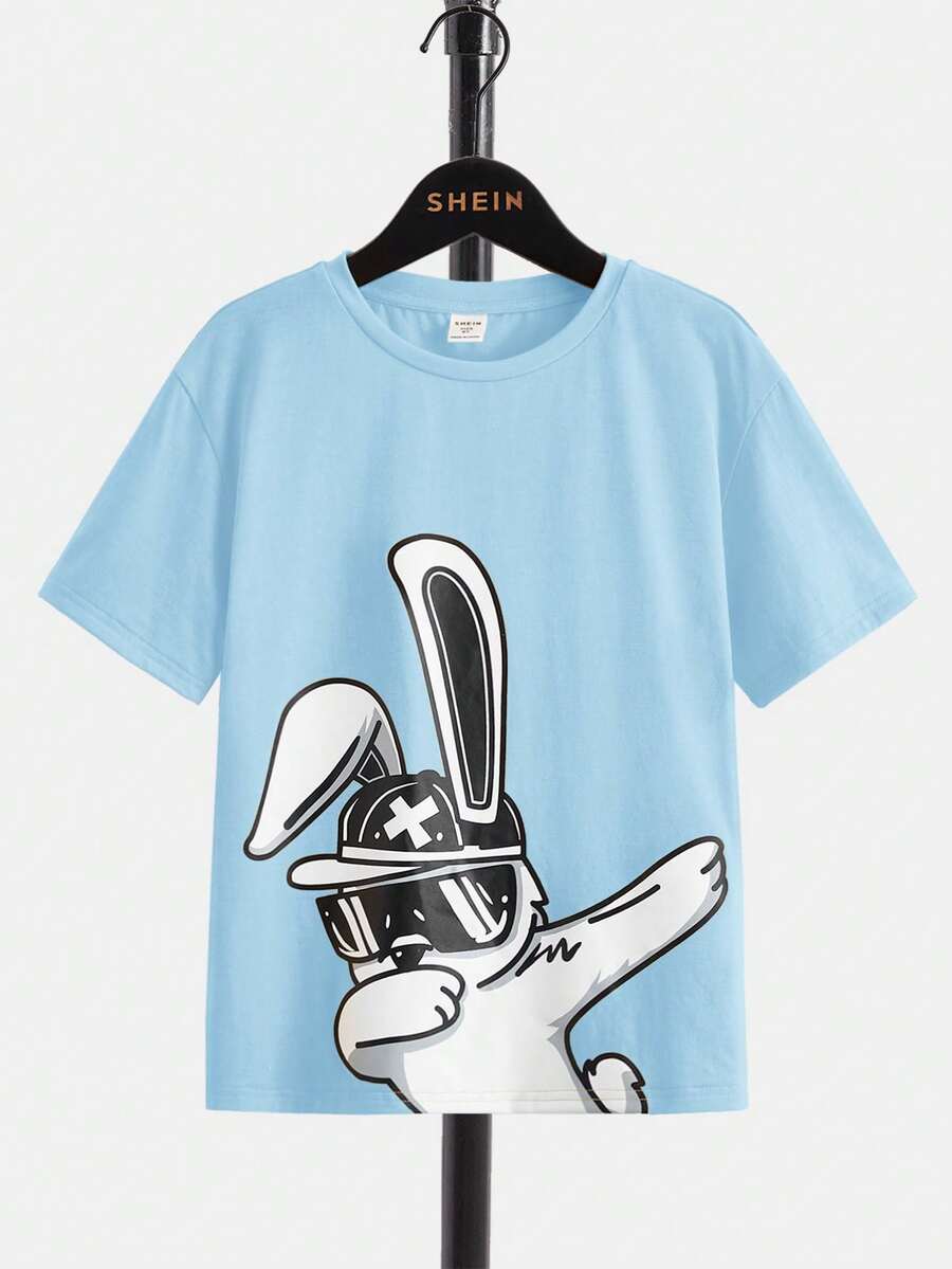 SHEIN Camiseta personalizada para niño preadolescente con patrón de dibujos animados tejida y cómoda con manga corta y cuello redondo - Celeste - Ver 1