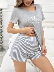 字母睫毛印花短袖上衣與條紋短褲睡衣套裝