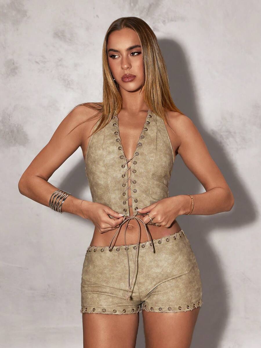 SHEIN BAE 女士简约休闲金属孔眼装饰夏季短裤，低腰超短短裤，卡其色 PU 皮革短裤 - 卡其色 - 查看 1