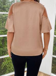 SHEIN Clasi 大码夏季纯色 V 领刺绣短袖衬衫 - 香檳色 - 查看 2