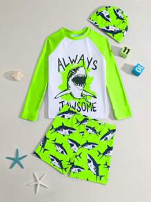 Conjunto de ropa de playa casual para niño preadolescente con traje de baño de manga larga y patchwork estampado de tiburón en la camisa de baño y los pantalones cortos