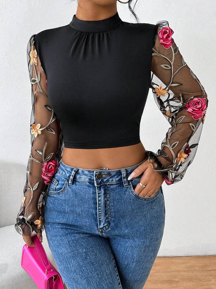 Chiquease Top curto bordado com Mesh Patchwork nas costas com botões, laço de amarração nas costas e gola curta - Preto - Visão 3