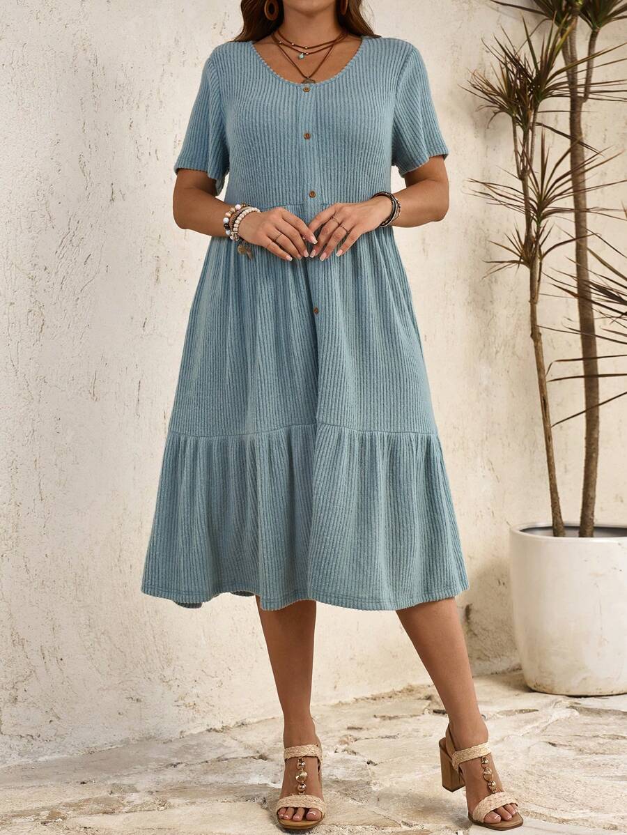 EMERY ROSE 大尺碼圓領鈕扣半袖連衣裙，帶有荷葉邊，柔和而優雅 - 綠色 - 查看 1