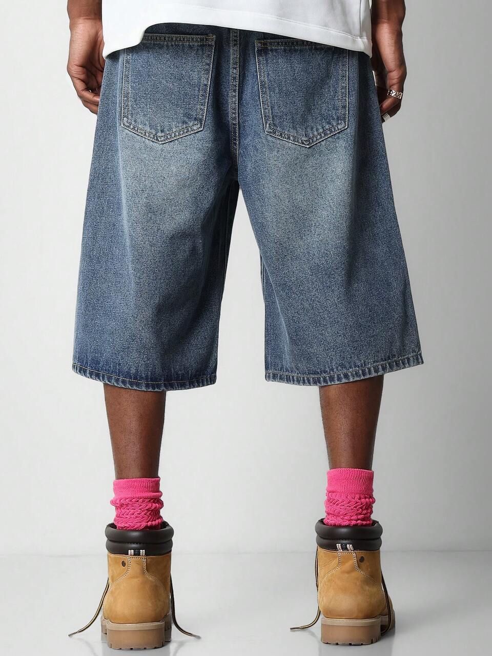 Pantaloncini in jeans con grafica sulla parte anteriore