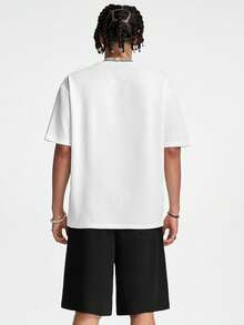 Manfinity RebelGame 男士夏季字母印花圓領短袖休閒T恤和束腰短褲組合 - 黑與白 - 查看 4