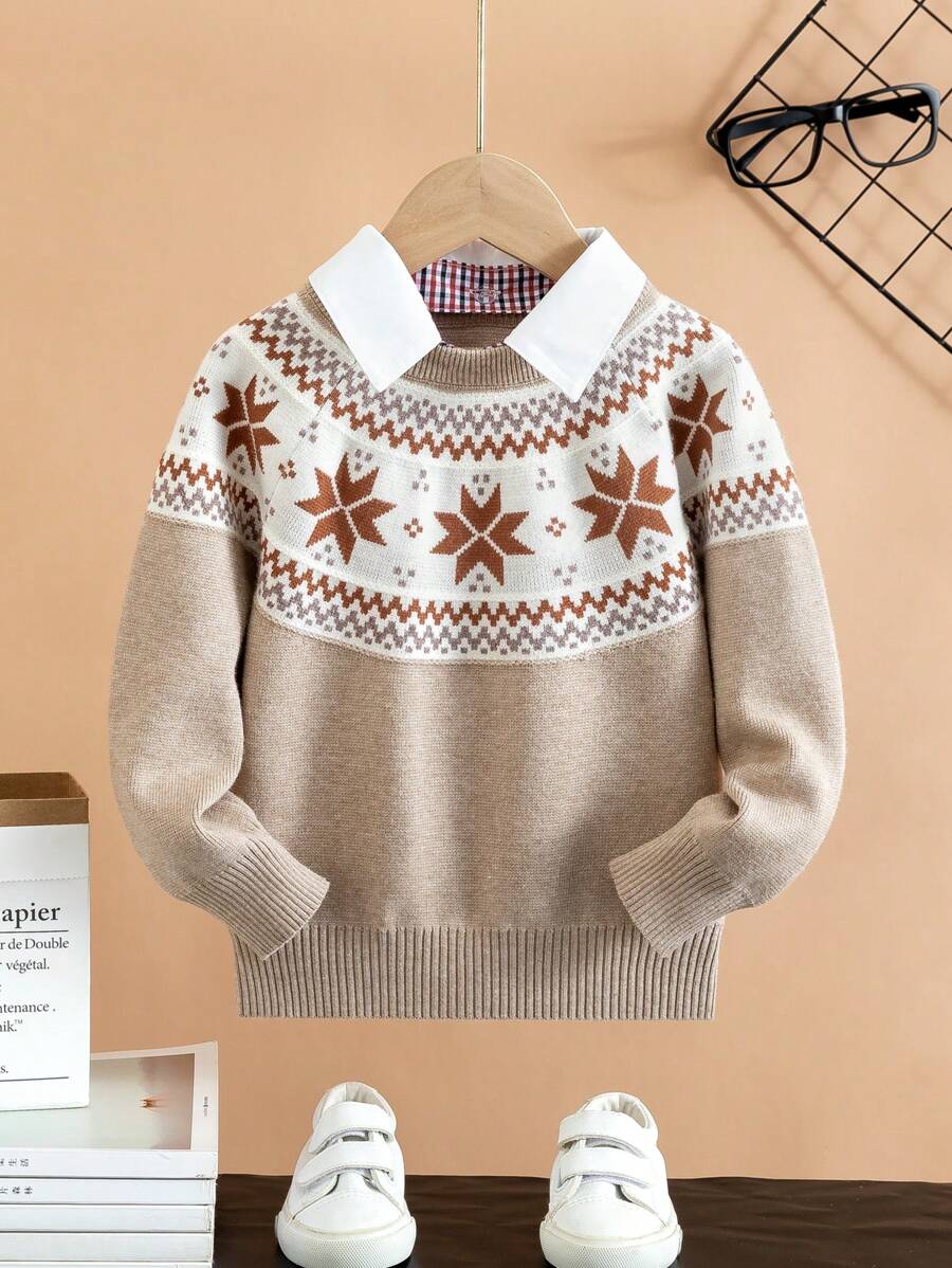 SHEIN Nuevo producto suéter de otoño e invierno con cuello de camisa para niño joven. Este suéter para bebés con cuello de camisa está diseñado con un patrón de Fair Island, mostrando un estilo fresco y lindo infantil, agregando elementos de creatividad y moda. El patrón puede contener elementos como patrones de dibujos animados con líneas brillantes y coloridas, agregando vitalidad e inocencia al suéter. El suéter está hecho de tejido suave y cómodo, adecuado para la piel tierna de bebés y niños pequeños, haciendo que el bebé se sienta cálido y cómodo cuando lo usa. Centrándose en la combinación de comodidad y sentido de la moda, es adecuado para el uso diario. Un suéter como este no solo puede decorar la linda imagen del bebé, sino que también puede agregar aspectos destacados a la ropa del bebé, mostrando la belleza juguetona y animada de los bebés. Ya sea para reuniones familiares o para jugar, este suéter se convertirá en una prenda destacada en el armario del bebé.