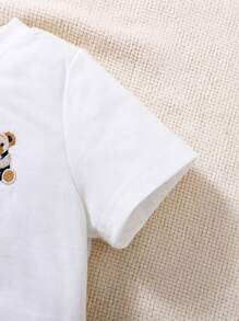 SHEIN Elladie kids 年輕女孩卡通熊刺繡短袖上衣和純色百褶裙2件套裝 - 彩色 - 查看 5