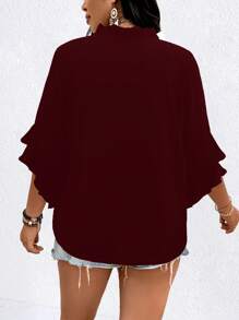 SHEIN LUNE 大尺碼刺繡V領短袖夏季休閒襯衫 - 酒紅色 - 查看 2