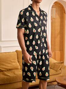 Conjunto de pijamas cortas para hombres con camiseta de manga corta con estampado de aguacate y pantalones cortos - Verde - Ver 4