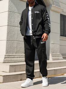 Manfinity Homme Conjunto casual de chaqueta de manga larga con botones y estampado de letras en la parte delantera, y pantalones con cordón y bolsillos para hombre de talla grande, Conjunto de 2 piezas negro para hombre, Conjunto de 2 piezas de sudadera para hombre, Ropa de otoño