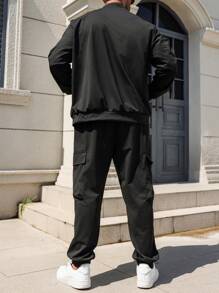 Manfinity Homme Conjunto casual de chaqueta de manga larga con botones y estampado de letras en la parte delantera, y pantalones con cordón y bolsillos para hombre de talla grande, Conjunto de 2 piezas negro para hombre, Conjunto de 2 piezas de sudadera para hombre, Ropa de otoño