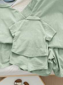 SHEIN 2 piezas Conjunto de camisa con cuello con parche decorado azul ligero y pantalones cortos informales para bebé/niño pequeño, verano