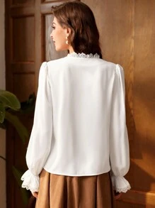 Vintamour 复古优雅女式衬衫，蕾丝拼接，V 领，长喇叭袖，荷叶边下摆和精致的珍珠纽扣，非常适合工作返校服装秋装女式衬衫秋季上衣秋季服装教师服装冬季女士复古服装白色长袖衬衫纽扣衬衫长袖上衣长袖衬衫 - 白色 - 查看 9