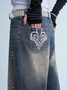 Manfinity Roghcode Y2K Vintage 男士刺绣后口袋宽松牛仔短裤，深蓝色 JORTS 深蓝色 Jorts 超大牛仔短裤，适合丈夫、男朋友的礼物 - 深色水洗藍 - 查看 2
