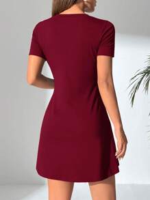 SHEIN PETITE Vestido diario sencillo de manga corta y unicolor para mujer - Burdeos - Ver 2