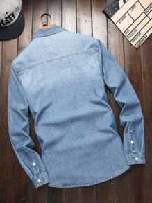 Manfinity Homme Camisa casual de mezclilla de moda para hombre con botones frontales de mangas largas y bolsillos