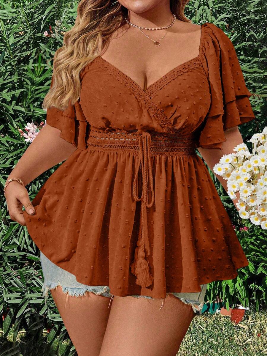 Flirla 大码短袖甜心领前镂空衬衫，休闲度假荷叶边上衣