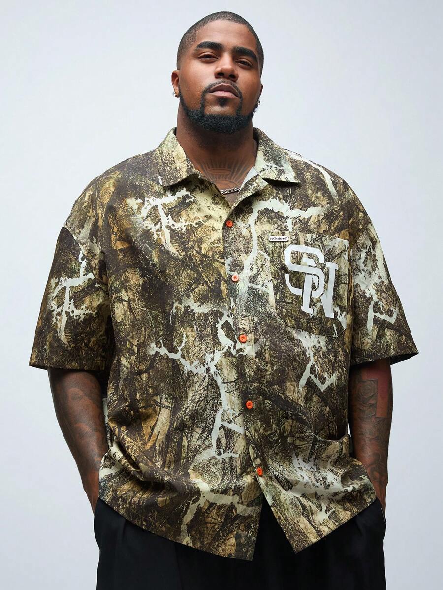 Manfinity VCAY قميص كاجوال بأكمام قصيرة وأكتاف متدلية مزخرف بطبعة محبوكة للرجال مقاس كبير، مناسب للاستخدام اليومي في الصيف