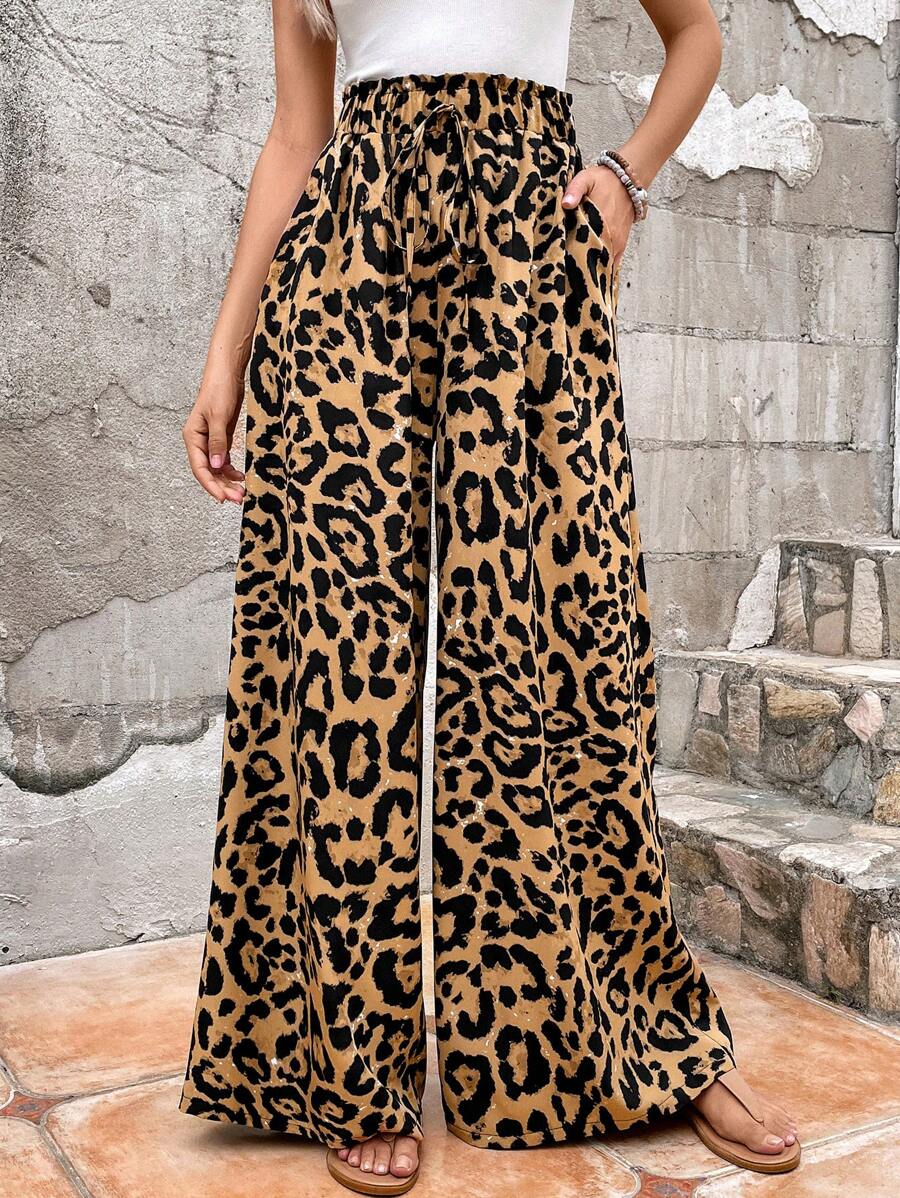 SHEIN LUNE Pantalones anchos y cortos con estampado de leopardo y diseño de pliegues de moda para atuendos de vacaciones - Multicolor - Ver 1