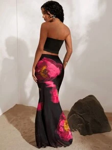 Opulessa Women's Slim Fit Half-Body Skirt, Featuring Large Floral All-Over Print, Suitable For Casual Vacation - Black - View 2