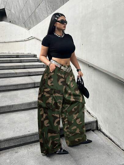 Flirla Pantalones cargo de talla grande con estampado de camuflaje y piernas anchas a la moda