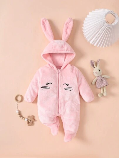 SHEIN 女婴睡衣，可爱柔软粉色兔子，睫毛刺绣眼睛和灵活耳朵设计，长袖连帽连体衣家居服